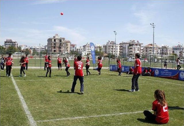 Antalya’da Çocuklar Sokak Oyunlarını Öğreniyor