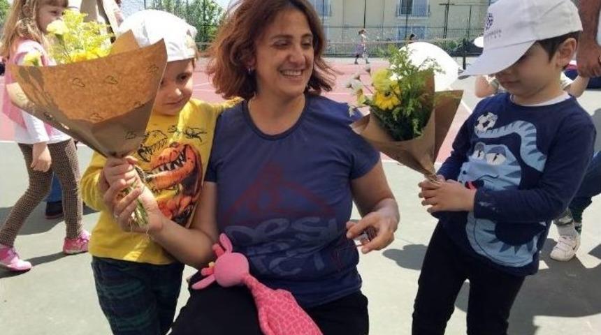 &Ccedil;i&ccedil;ek Festivali&rsquo;nde Barış Mesajları Y&uuml;kseliyor