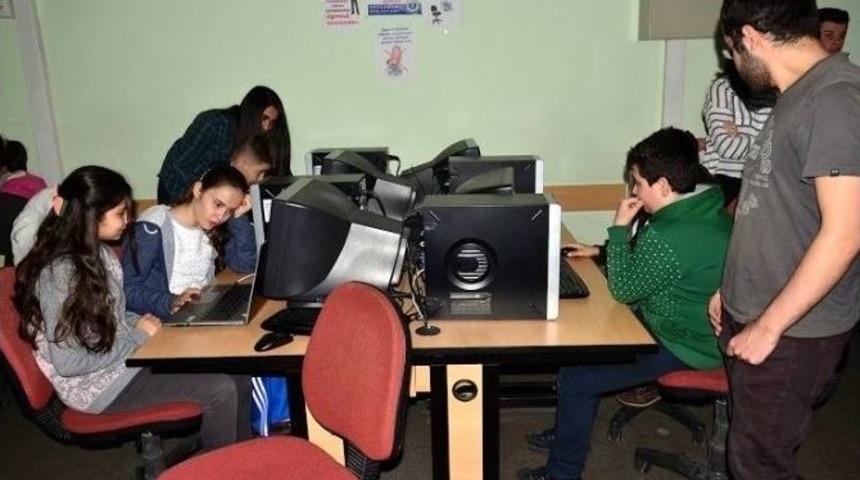 Om&uuml;&rsquo;l&uuml; &Ouml;ğrenciler, Geleceğin M&uuml;hendislerini Eğitiyor