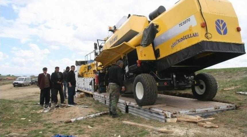 Yozgat&rsquo;taki Bi&ccedil;erd&ouml;verler Hasat İ&ccedil;in &Ccedil;ukurova Ve G&uuml;neydoğu İllerine Hareket Ediyor