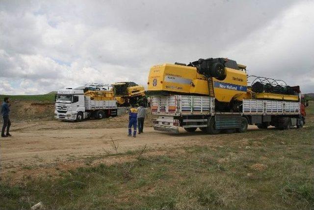 Yozgat’taki Biçerdöverler Hasat İçin Çukurova Ve Güneydoğu İllerine Hareket Ediyor