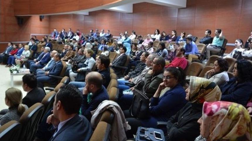 Vali D&uuml;zg&uuml;n, Sosyal Medyanın Doğru Kullanılmasına Dikkat &Ccedil;ekti