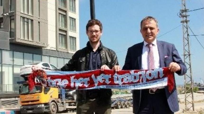 İngiliz Akademisyen Başkan Sağıroğlu İle Salih Dursun Caddesini Gezdi.