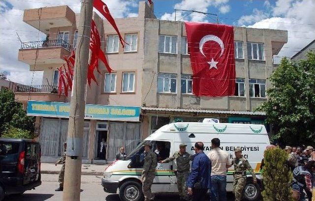 Şehit Son Kez Baba Ocağına Getirildi 3