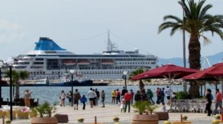 &Ccedil;eşme&rsquo;ye Bu Yıl 68 Cruise Gemisi Gelecek