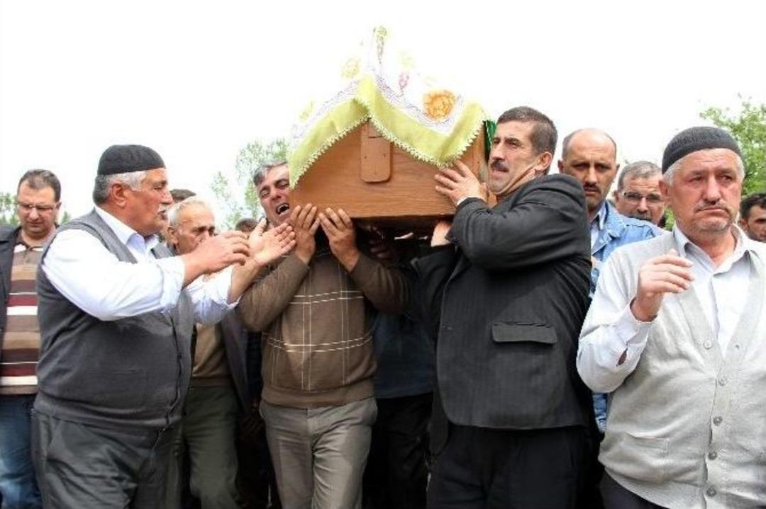 Anneler G&uuml;n&uuml;nde K&uuml;&ccedil;&uuml;k Kızını Kaybetti