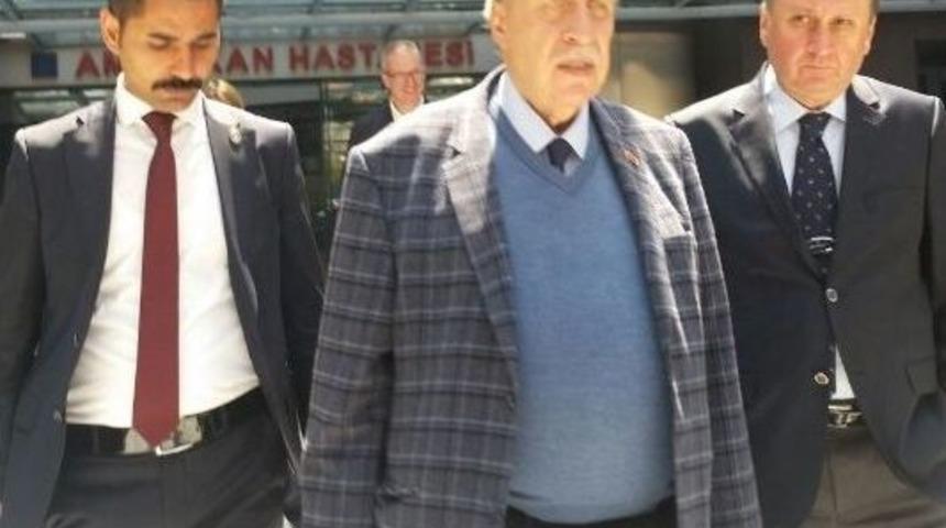 Şevket Demirel&rsquo;in &Ouml;l&uuml;m Haberini Alan Dostları Hastaneye Geldi