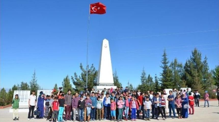 &Ouml;ğrencilerden Şehitlik Ziyareti