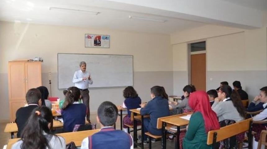 G&ouml;rg&uuml; Ortaokulu&rsquo;na Kitap Hediyesi