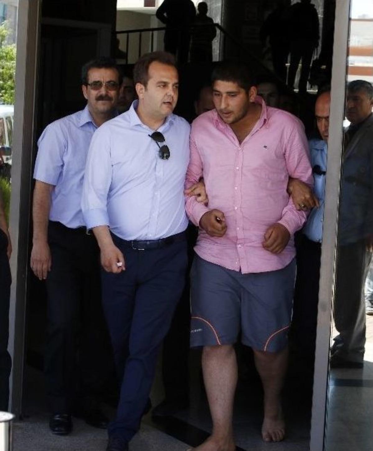 Milletvekili, İntihara Teşebb&uuml;s Eden Genci 300 Tl İle İkna Etti