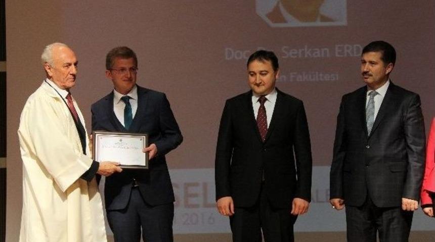 Atat&uuml;rk &Uuml;niversitesi Tarafından Sıtkı Alp&rsquo;e Fahri Doktora Verildi