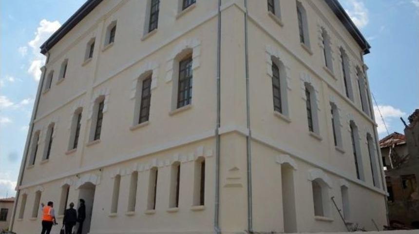 Bir Tarih Daha Canlanıyor