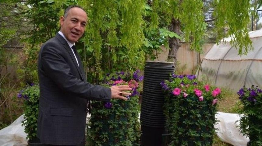 Kırıkkale&rsquo;de Cadde Ve Sokakla &Ccedil;i&ccedil;ek A&ccedil;tı