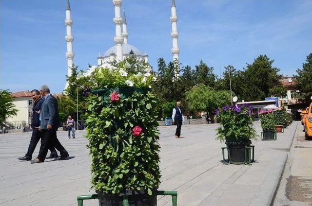 Kırıkkale’de Cadde Ve Sokakla Çiçek Açtı