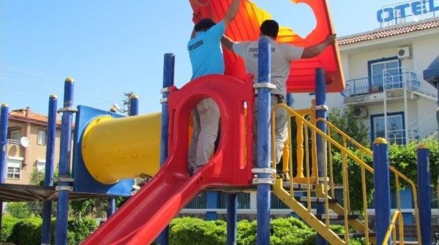 &Ccedil;eşme&rsquo;de &Ccedil;ocuk Oyun Parkları Yenileniyor