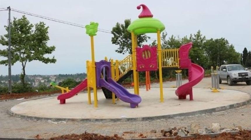 Futbol Sahası Etrafında &Ccedil;evre D&uuml;zenleme &Ccedil;alışmalarına Başlanıldı