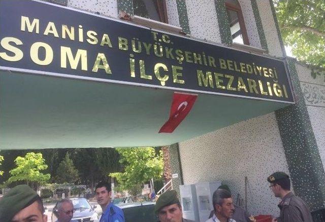 İş Bulamayan Madencilerden Mezar Eylemi