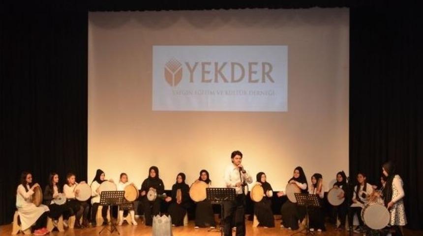 Yekder Gen&ccedil;liği Suriye&rsquo;deki &Ccedil;ocukların Acısını Sahneledi