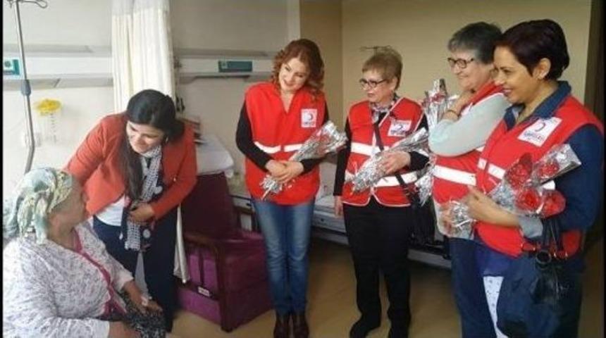 T&uuml;rk Kızılayı Eskişehir Kadın Kolları&rsquo;ndan Anneler G&uuml;n&uuml;&rsquo;nde Hastane Ziyareti