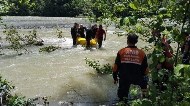 Dereye U&ccedil;an Ara&ccedil;ta Sulara Kapılarak Kaybolan S&uuml;r&uuml;c&uuml;n&uuml;n Cansız Bedeni Bulundu 3