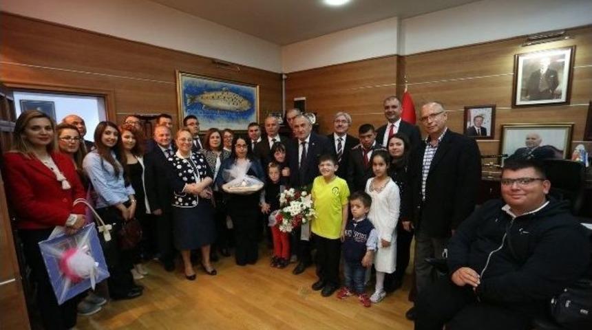 Engelli &Ouml;ğrenciler Başkan Yılmaz&rsquo;ı Ziyaret Etti