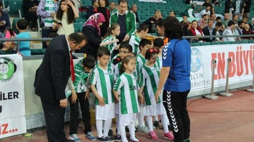 Engelli &Ouml;ğrencilerden &ldquo;konyaspor Geliyor Bak&rdquo; Şarkısı