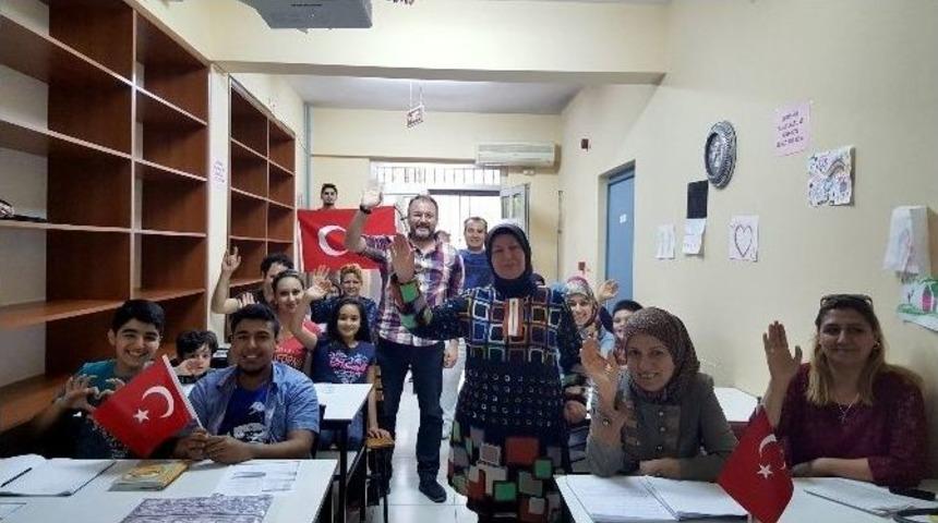 M&uuml;lteciler T&uuml;rk&ccedil;e &Ouml;ğrenmek İ&ccedil;in Yunusemre Hem&rsquo;e Gidiyor