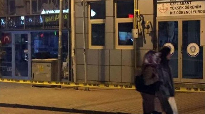 Kız Yurdunun &Ouml;n&uuml;nde Ş&uuml;pheli &Ccedil;anta Alarmı