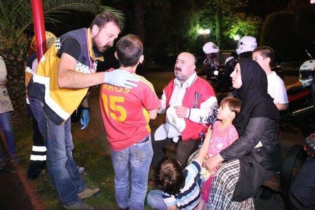 Suriyeli Baba, Kızının Bulunmasına Yardım Edenleri Alınlarından Öperek Teşekkür Etti 3