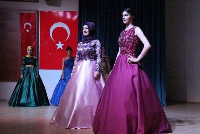 Defilenin Finali Düğün Gibi Bitti 1