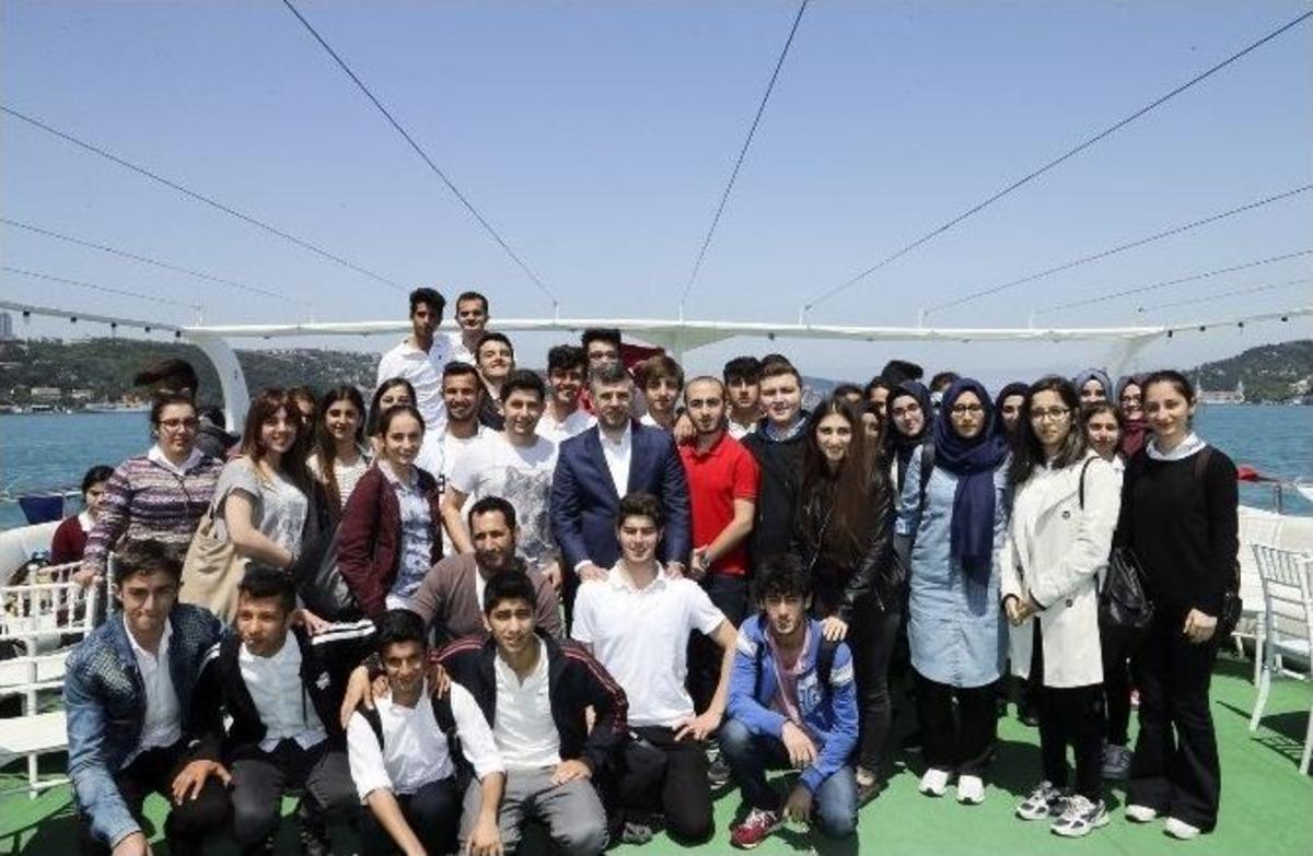 Başkan Keskin, &Ouml;ğrencilerle Boğaz Turunda Buluştu