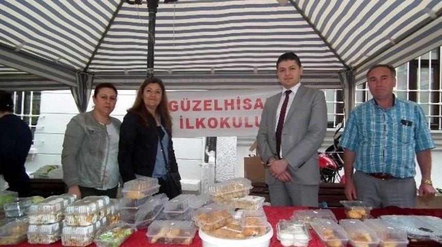 Efelerde Okul Yararına Kermes D&uuml;zenlendi