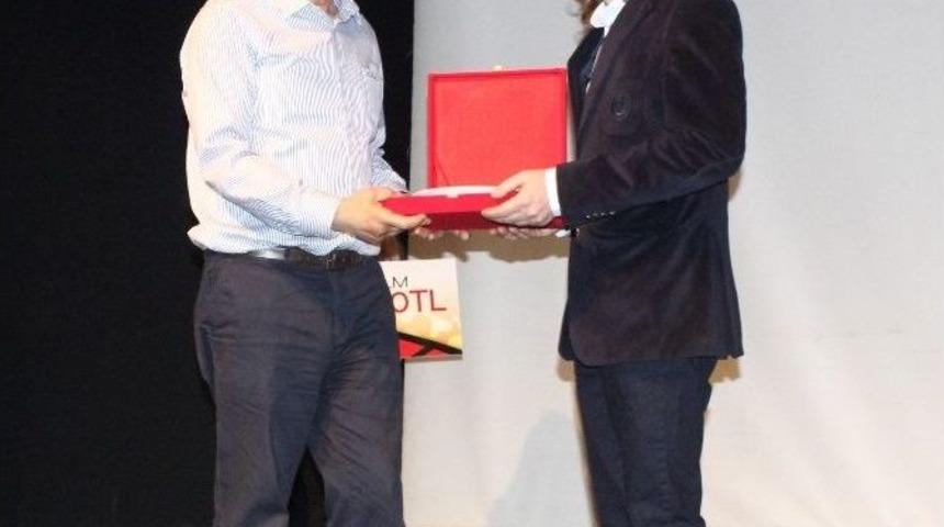 Kan Film Festivali&rsquo;nde B&uuml;y&uuml;k &Ouml;d&uuml;l "cahit"e Verildi