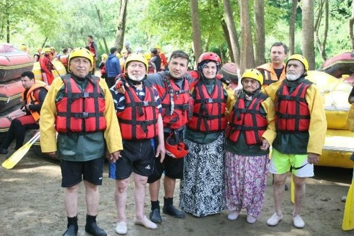 (&ouml;zel Haber) 80&rsquo;lik Adrenalin Tutkunlarının Rafting Macerası