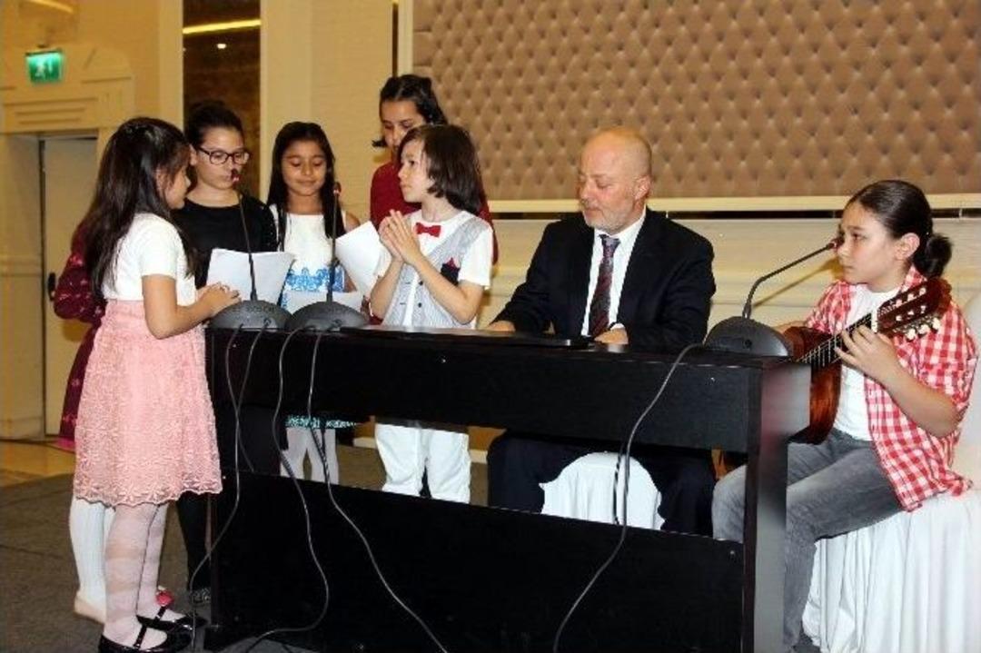 Şahin Anneler G&uuml;n&uuml; Dolayısıyla Annelerle Buluştu