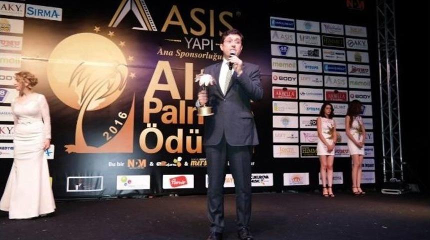 Başkan Murat Hazinedar&rsquo;a "yılın İl&ccedil;e Belediye Başkanı &Ouml;d&uuml;l&uuml;"