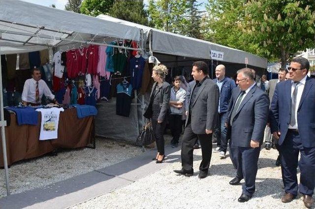 Yıldız Öğrenci Yurdu Yararına Düzenlenen Kermes Açıldı 1