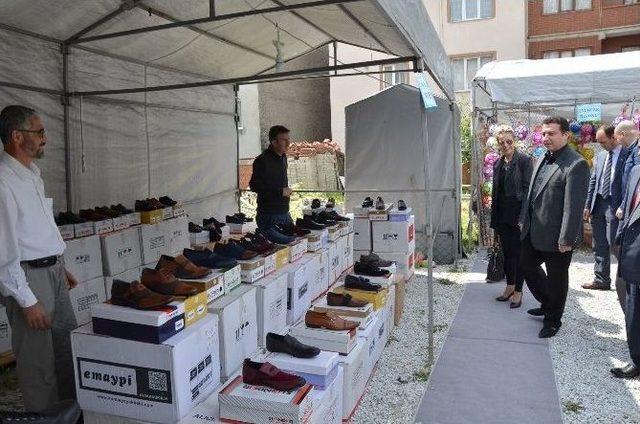 Yıldız Öğrenci Yurdu Yararına Düzenlenen Kermes Açıldı 2