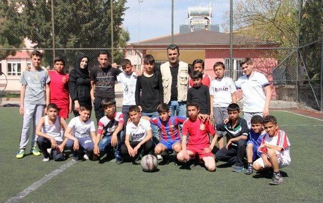 Kilis’teki Suriyeli Çocuklar Futbolla Yaşama Tutundu