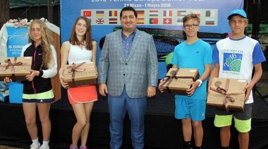 Yabancı Tenis&ccedil;ilere Adana&rsquo;ya &Ouml;zg&uuml; Hediye
