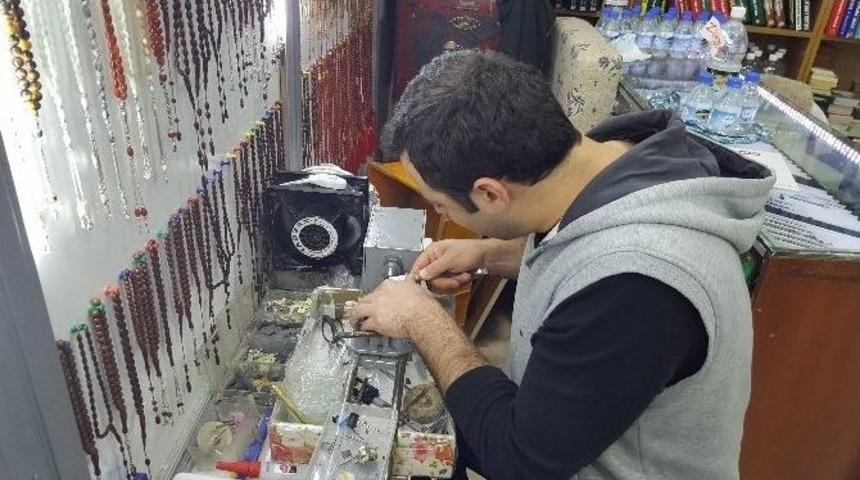 Ge&ccedil;mişten G&uuml;n&uuml;m&uuml;ze Tesbih Sanatı