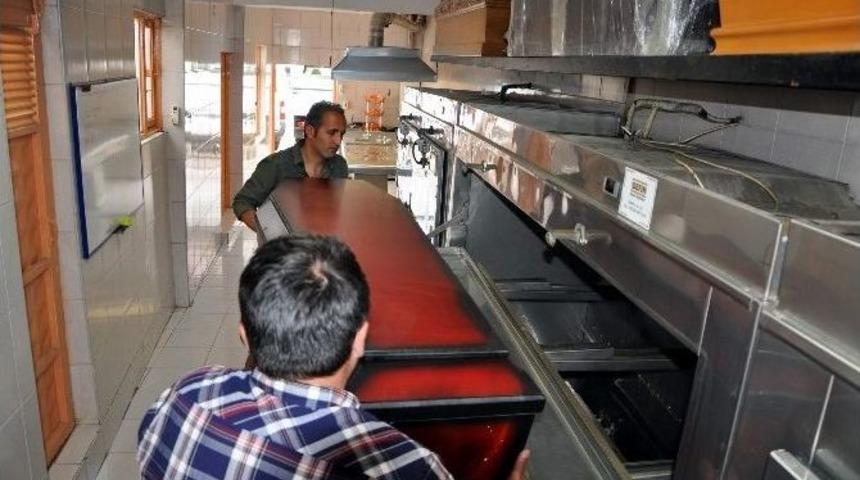 Turist Sayısındaki B&uuml;y&uuml;k D&uuml;ş&uuml;ş, &Ouml;zel Cenaze Şirketlerini De Vurdu