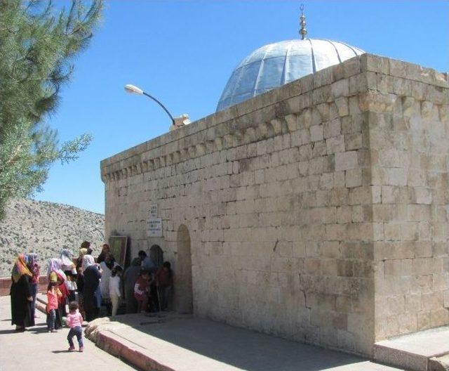 Sa&rsquo;d Bin Ebi Vakkas Hz. T&uuml;rbesi&rsquo;nin Elektriği Kesildi 1