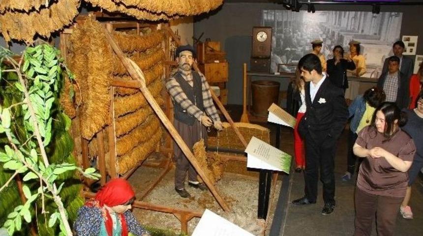 Engelli &Ouml;ğrenciler Kent M&uuml;zesi&rsquo;ni Gezdi