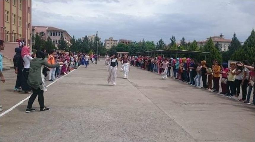 Viranşehir Hadi Kutlu Lisesi&rsquo;nde Bahar Şenliği