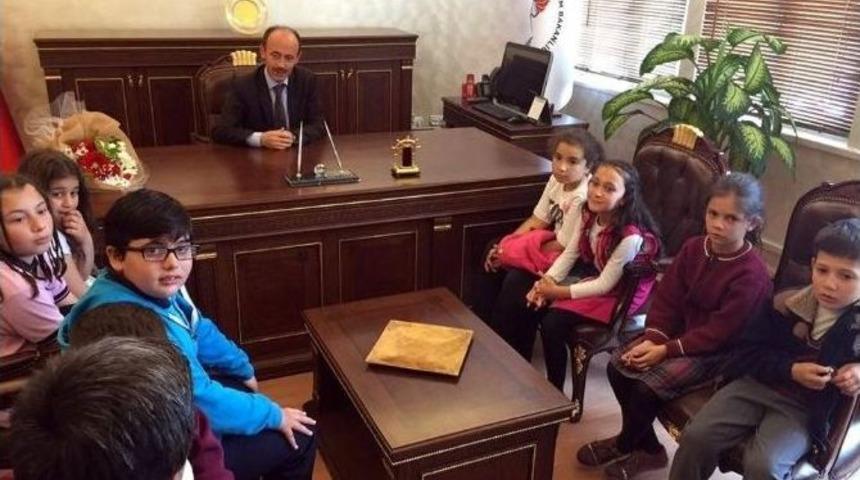 M&uuml;d&uuml;r Vekili Hamdi Sarı&ouml;z: İnternet, D&uuml;nyayı K&uuml;&ccedil;&uuml;ltt&uuml;