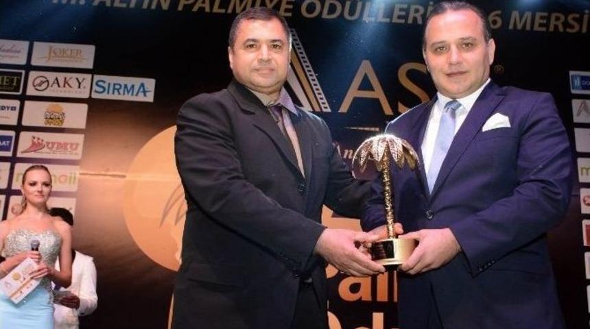Yılın Spor Adamı Se&ccedil;ilen Kul&uuml;p Başkanı Ali Demirhan, Altın Palmiye &Ouml;d&uuml;n&uuml; Aldı