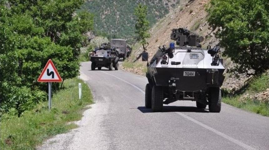 Tunceli&rsquo;de Karayoluna D&ouml;şenen Patlayıcıları İmha Etmek İ&ccedil;in Operasyon Başlatıldı