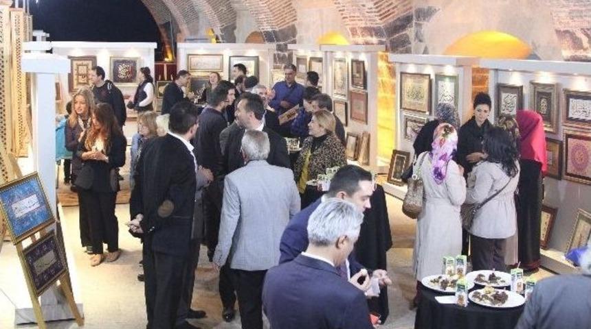 Kurşunlu K&uuml;lliyesi&rsquo;nde H&uuml;sn-i Hat, Tezhip Ve Ebru Sergisi