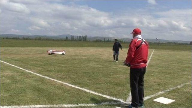 (özel Haber) Çocukluk Hayaliyle Yıllardır Şampiyonalarda Boy Gösteriyor